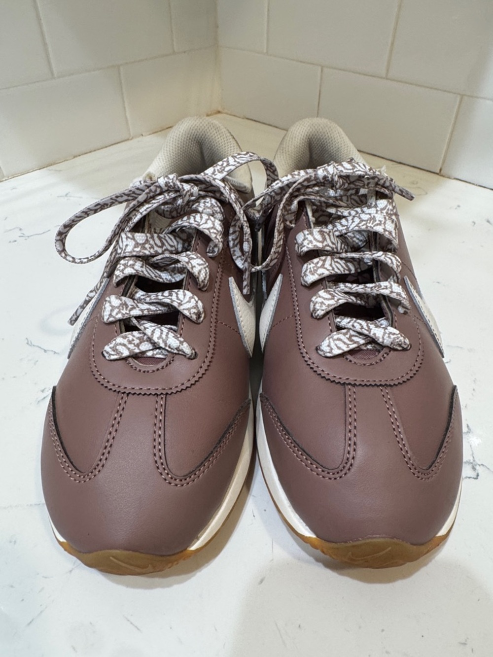 Nike Women's Brown and White Sneakers Size: 7.5 - Picture 2 of 12